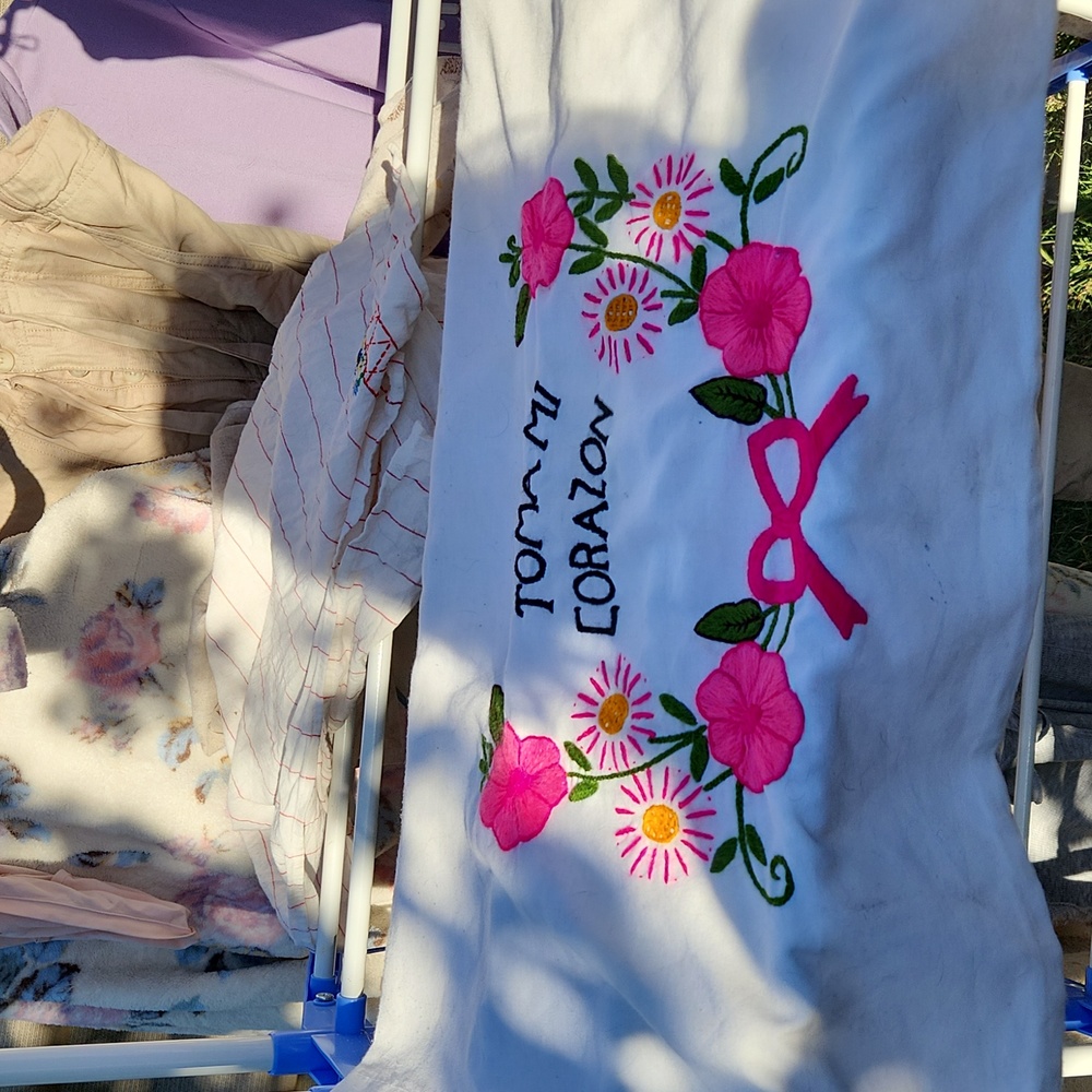 Vintage pillowcase 16 x 26  embroidered  with flowers  and "Toma mi Corazon"❤️